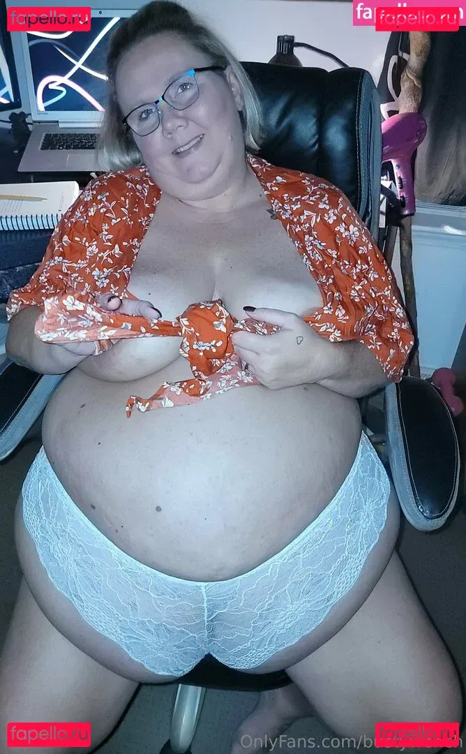 bustywench Onlyfans Photo Gallery 