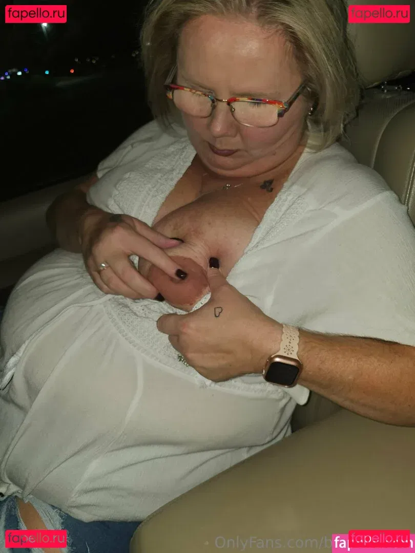 bustywench Onlyfans Photo Gallery 