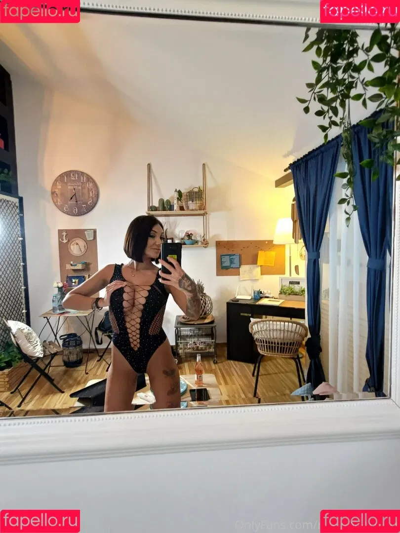 truebellee Onlyfans Photo Gallery 