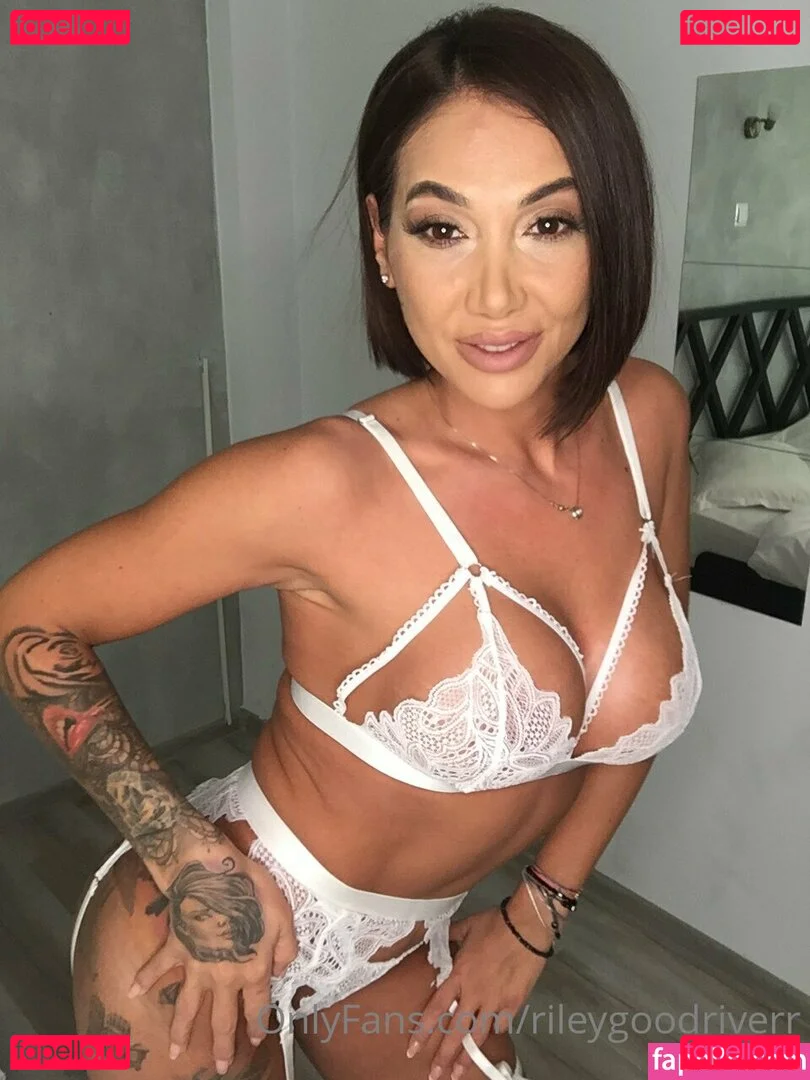 truebellee Onlyfans Photo Gallery 