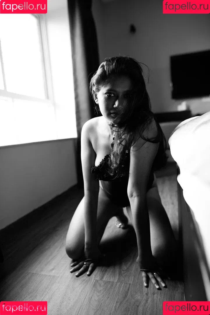 Famil Faiza Onlyfans Photo Gallery 