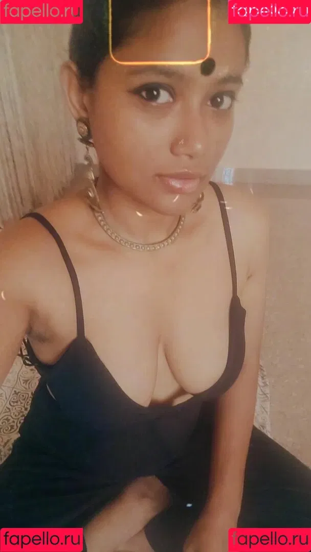 Famil Faiza Onlyfans Photo Gallery 