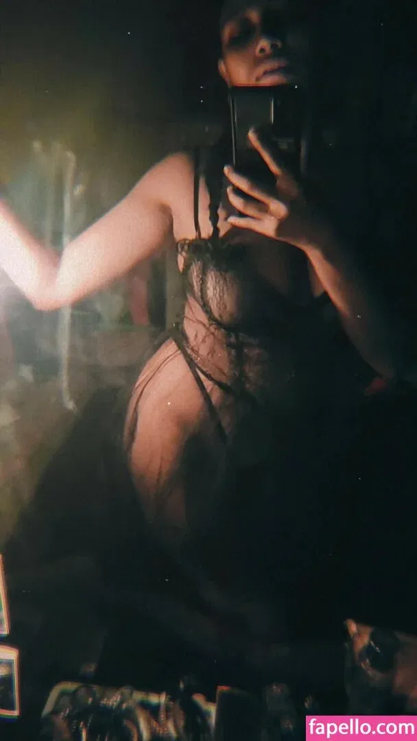 Famil Faiza Onlyfans Photo Gallery 