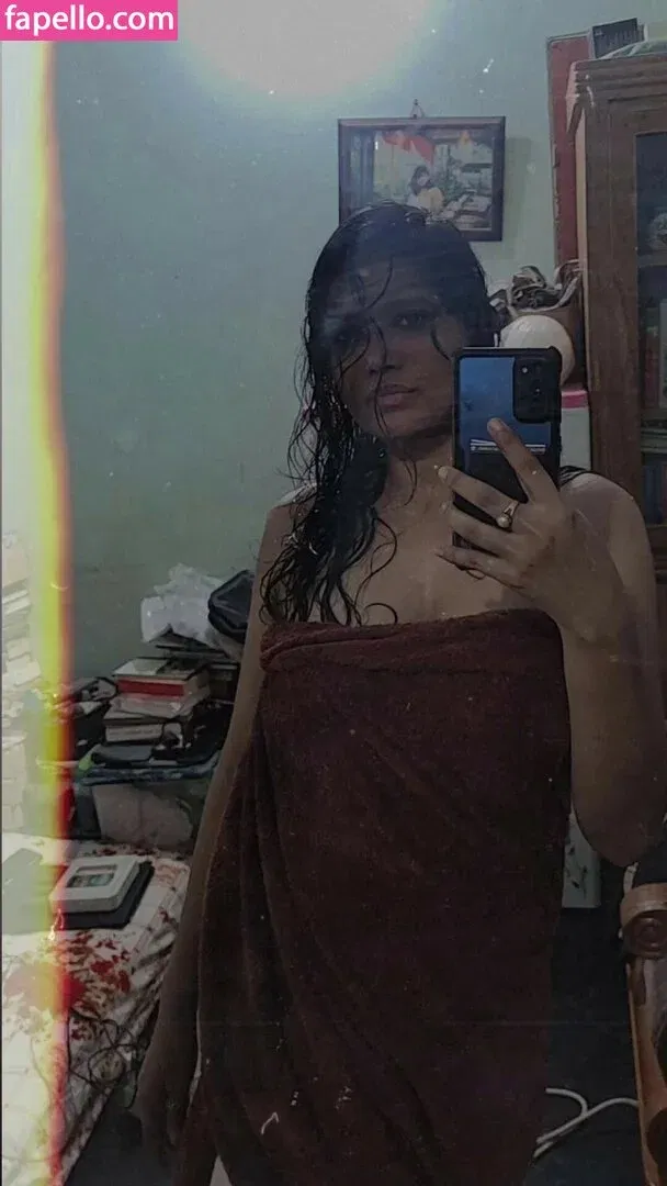 Famil Faiza Onlyfans Photo Gallery 