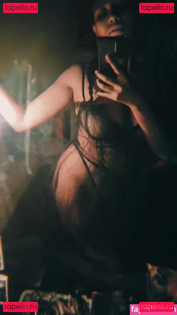 Famil Faiza Onlyfans Photo Gallery 