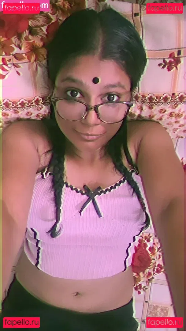 Famil Faiza Onlyfans Photo Gallery 