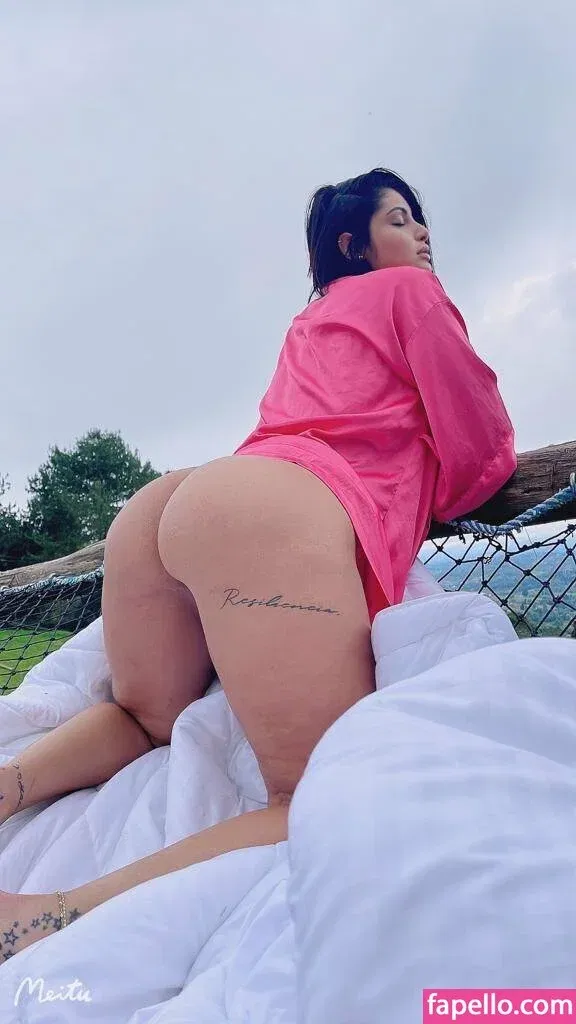 paolavegaoficial Onlyfans Photo Gallery 