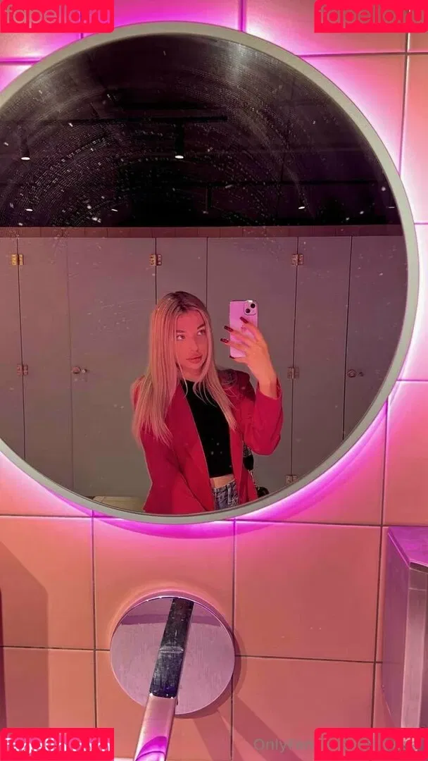 m.i.l.aa Onlyfans Photo Gallery 