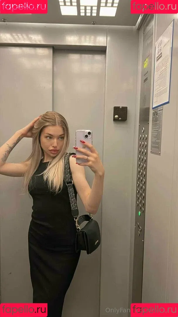 m.i.l.aa Onlyfans Photo Gallery 
