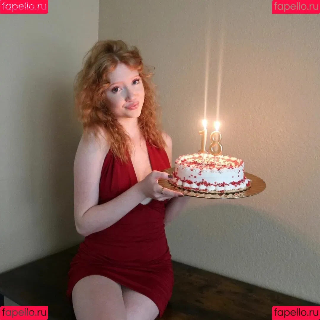 Makenna Kelly Onlyfans Photo Gallery 