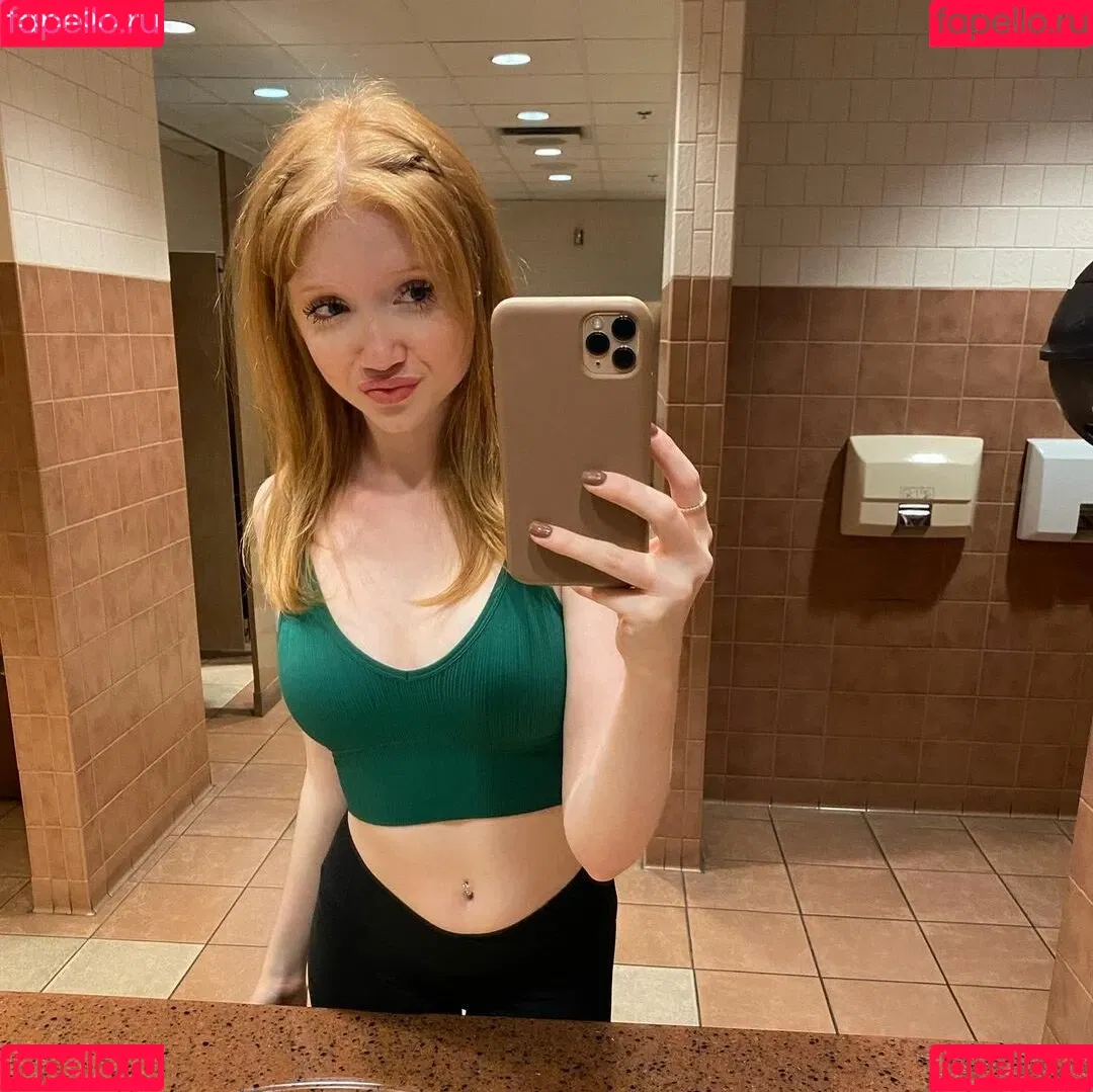 Makenna Kelly Onlyfans Photo Gallery 