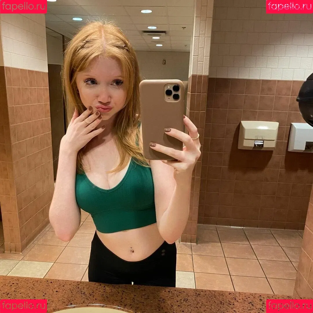 Makenna Kelly Onlyfans Photo Gallery 