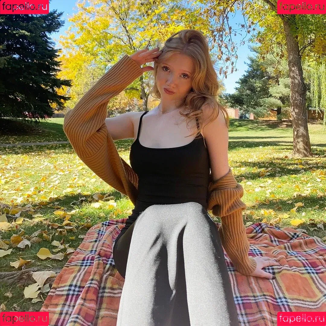 Makenna Kelly Onlyfans Photo Gallery 