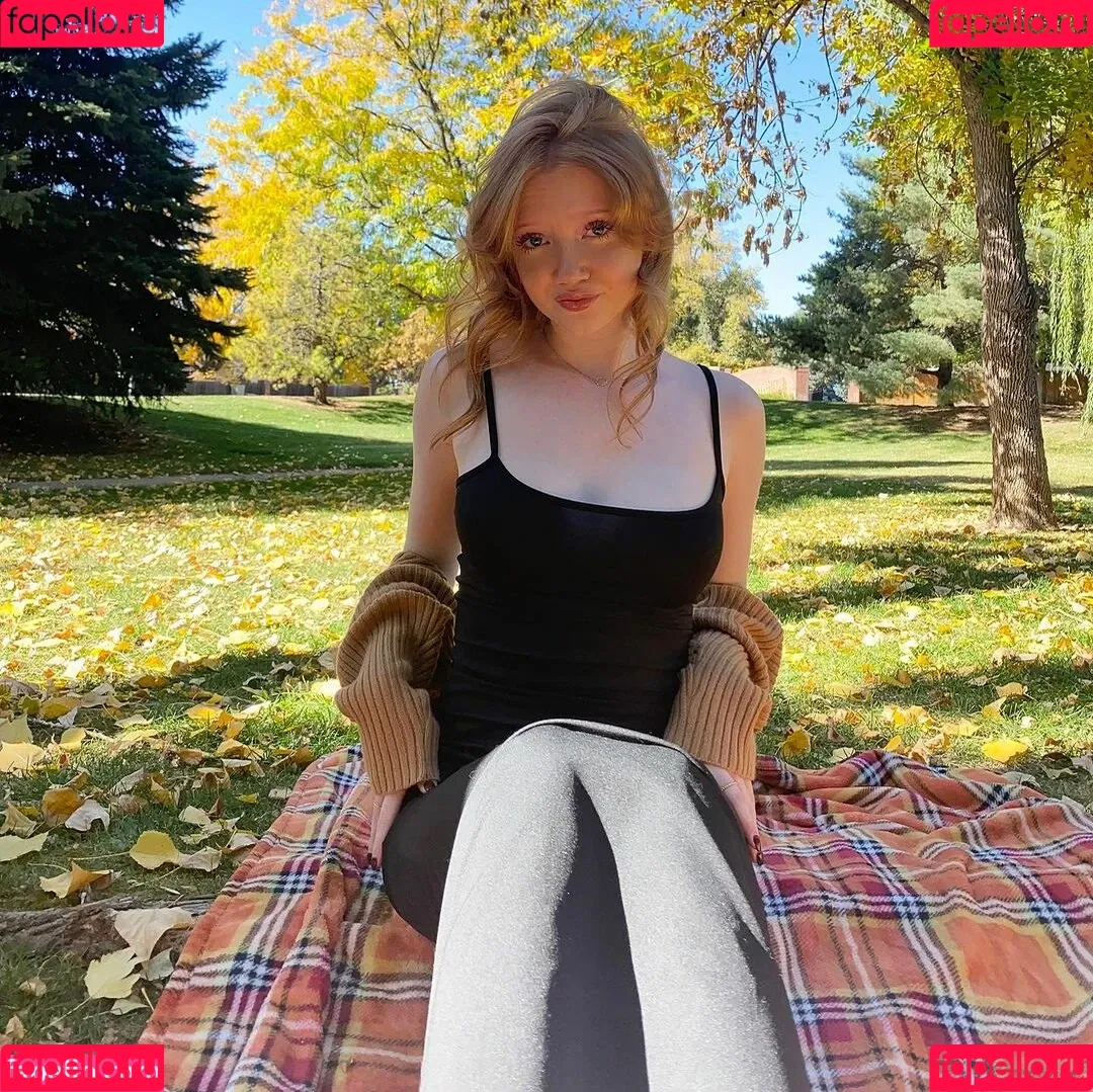 Makenna Kelly Onlyfans Photo Gallery 