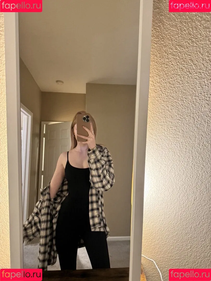 Makenna Kelly Onlyfans Photo Gallery 