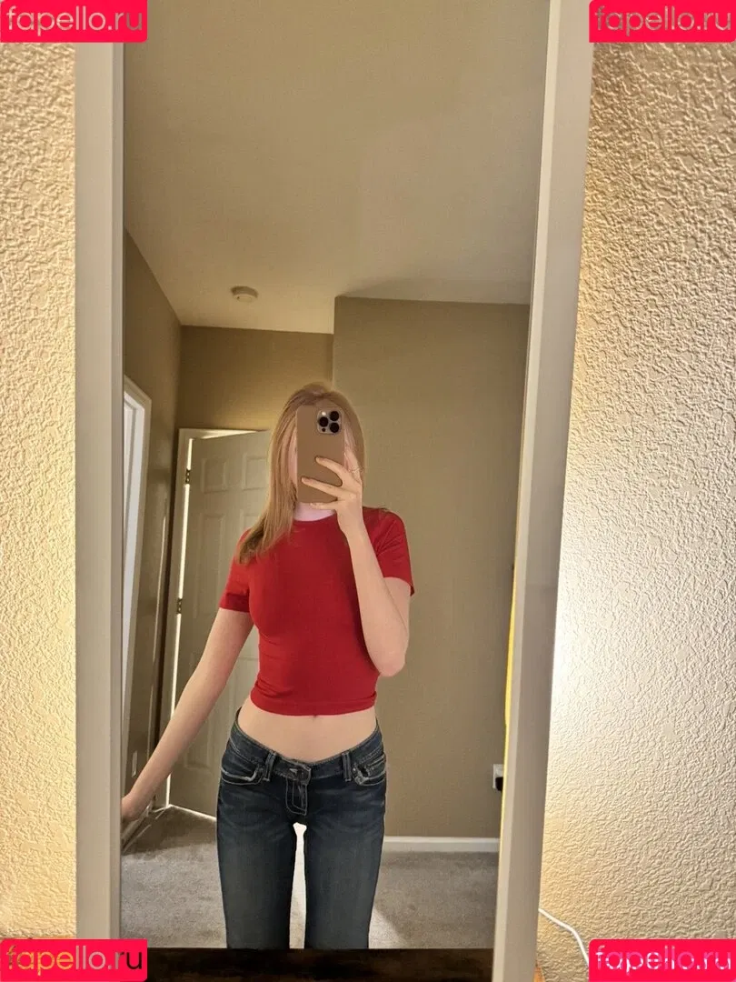 Makenna Kelly Onlyfans Photo Gallery 