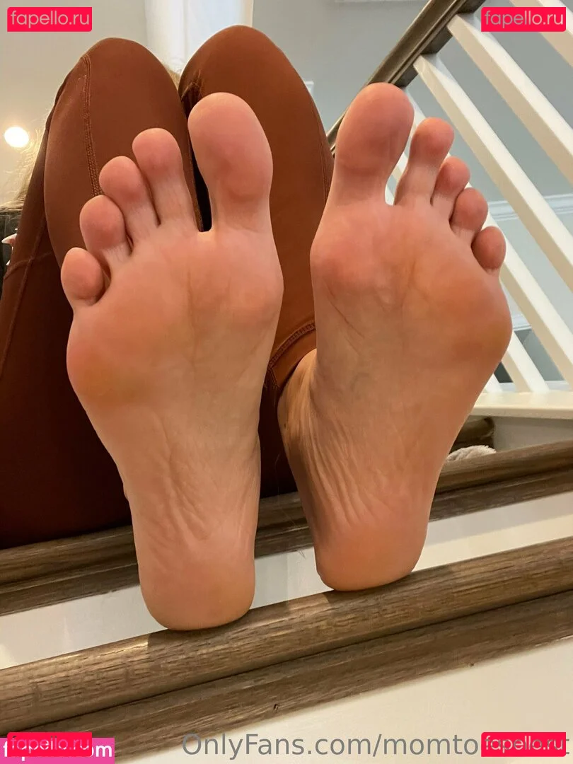 momtoesbest Onlyfans Photo Gallery 