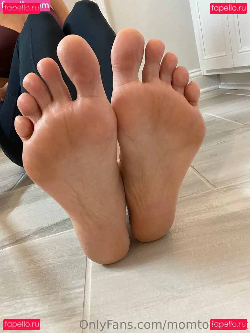 momtoesbest Onlyfans Photo Gallery 