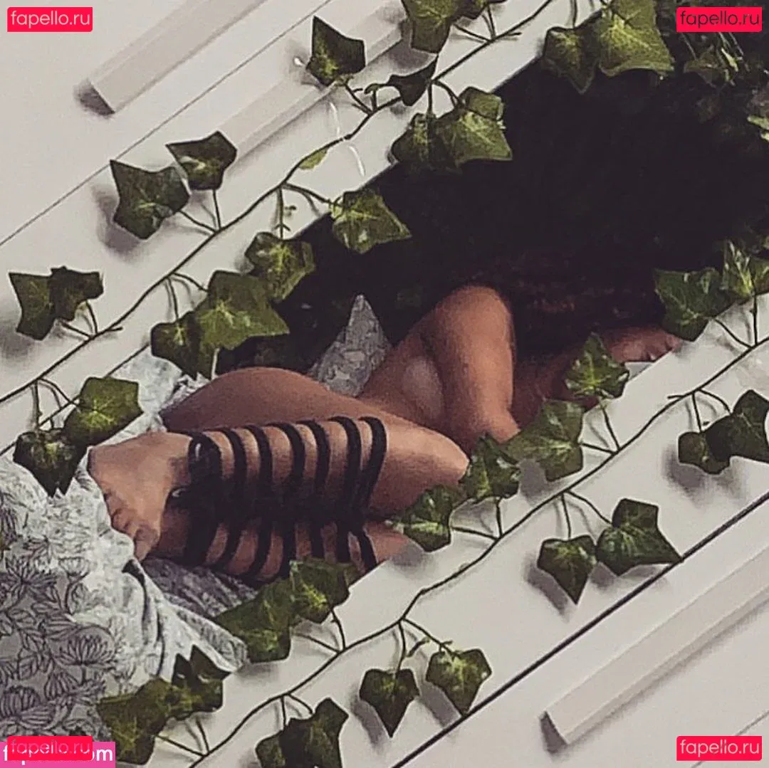 Eaethami Onlyfans Photo Gallery 