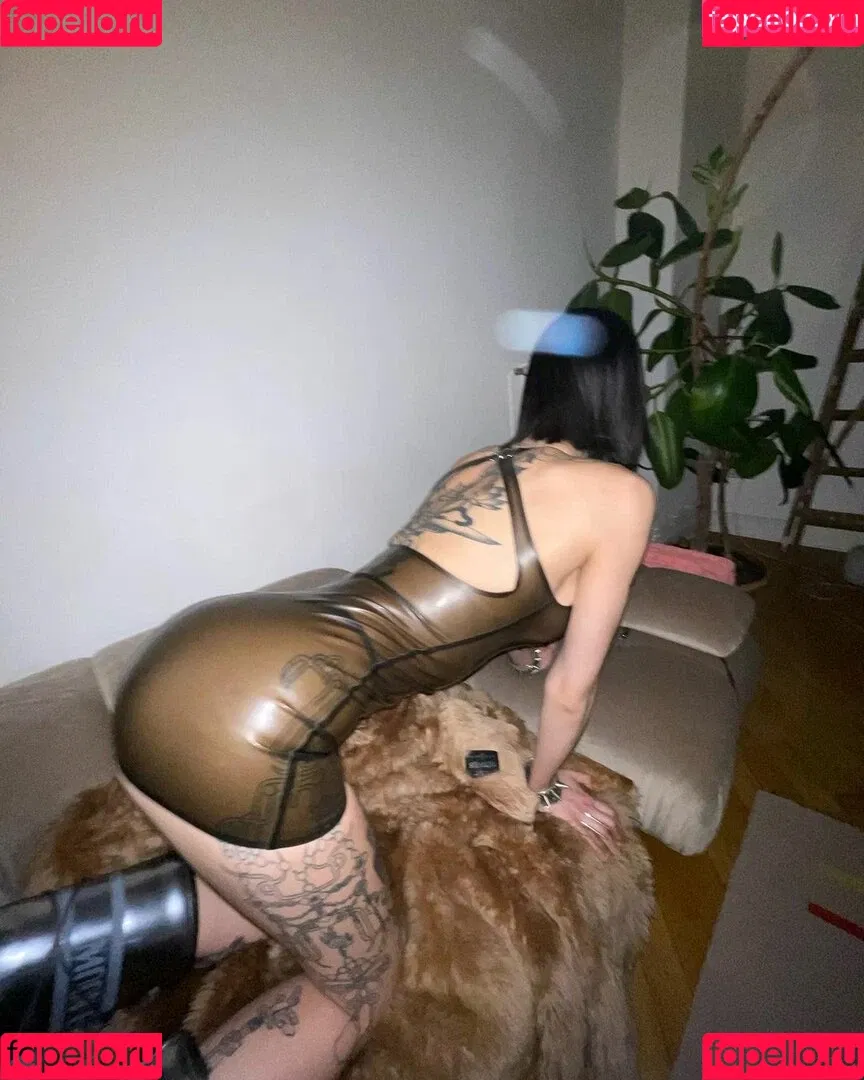 tightcorsetloosemorals Onlyfans Photo Gallery 
