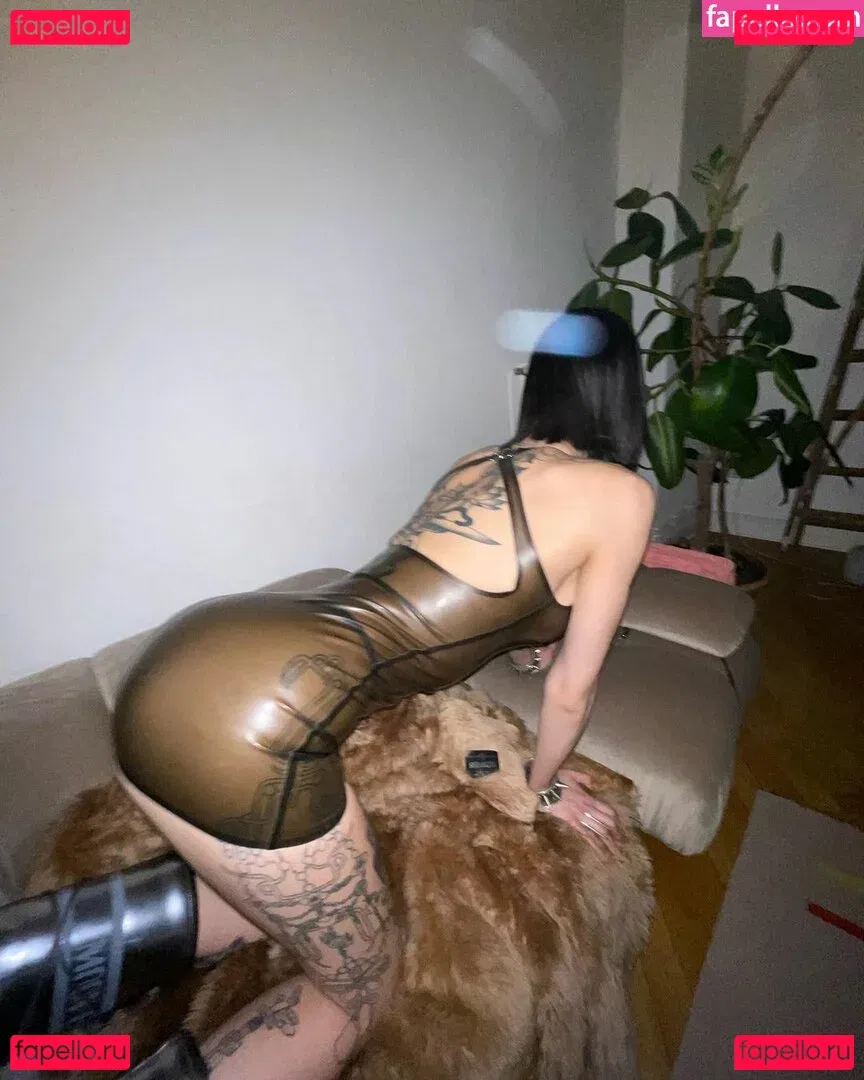 tightcorsetloosemorals Onlyfans Photo Gallery 