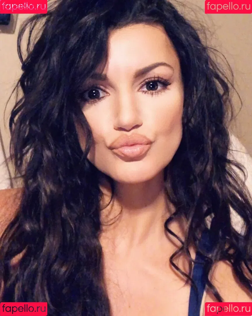Becky Bandini Onlyfans Photo Gallery 