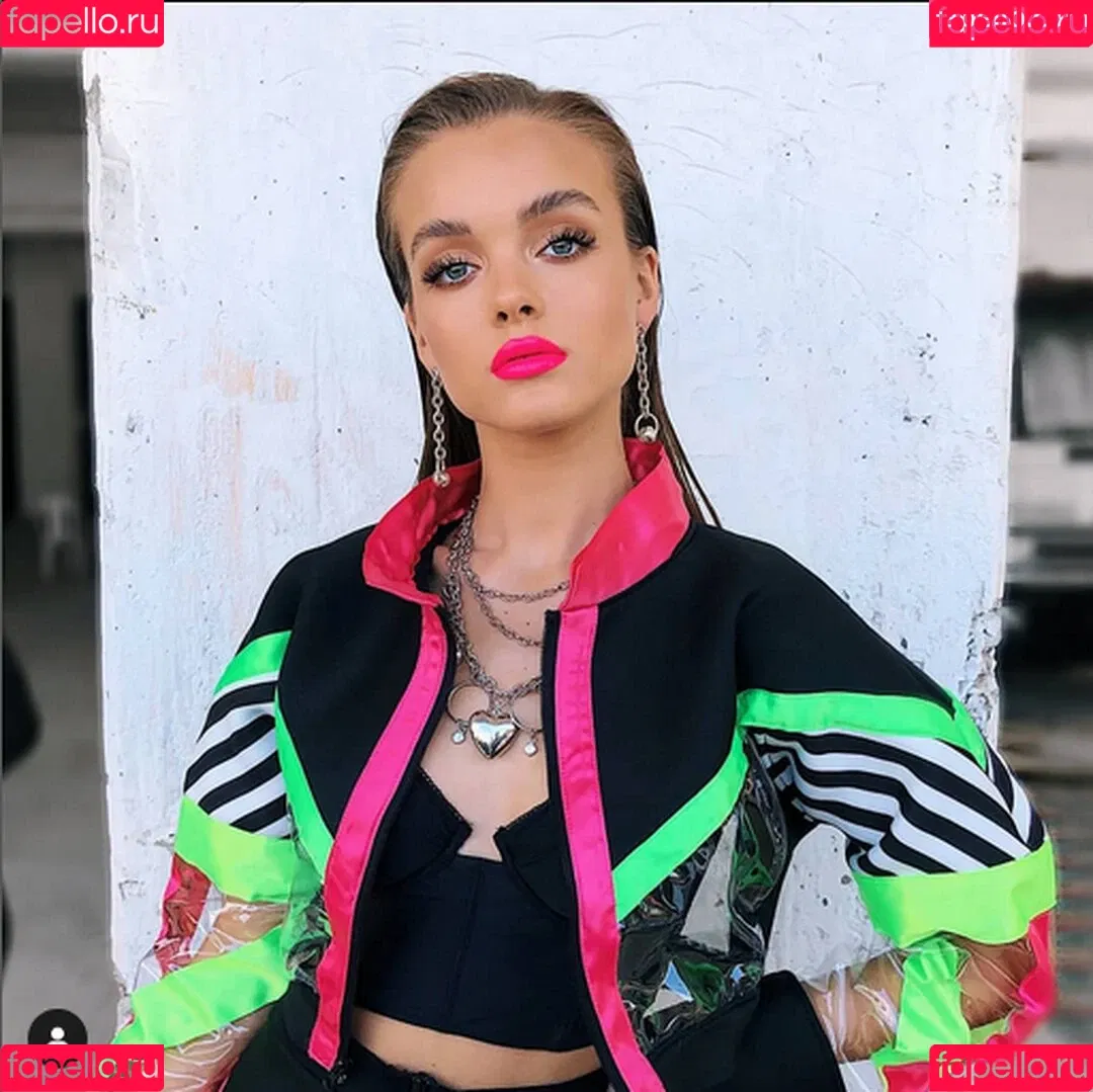Anna Zak Onlyfans Photo Gallery 