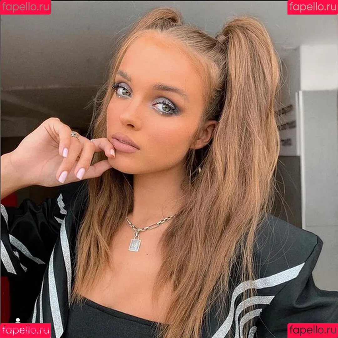 Anna Zak Onlyfans Photo Gallery 
