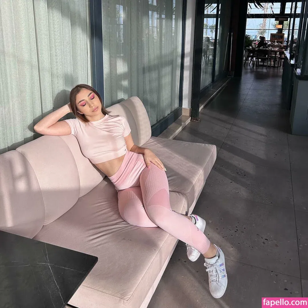 askonuzelanur Onlyfans Photo Gallery 