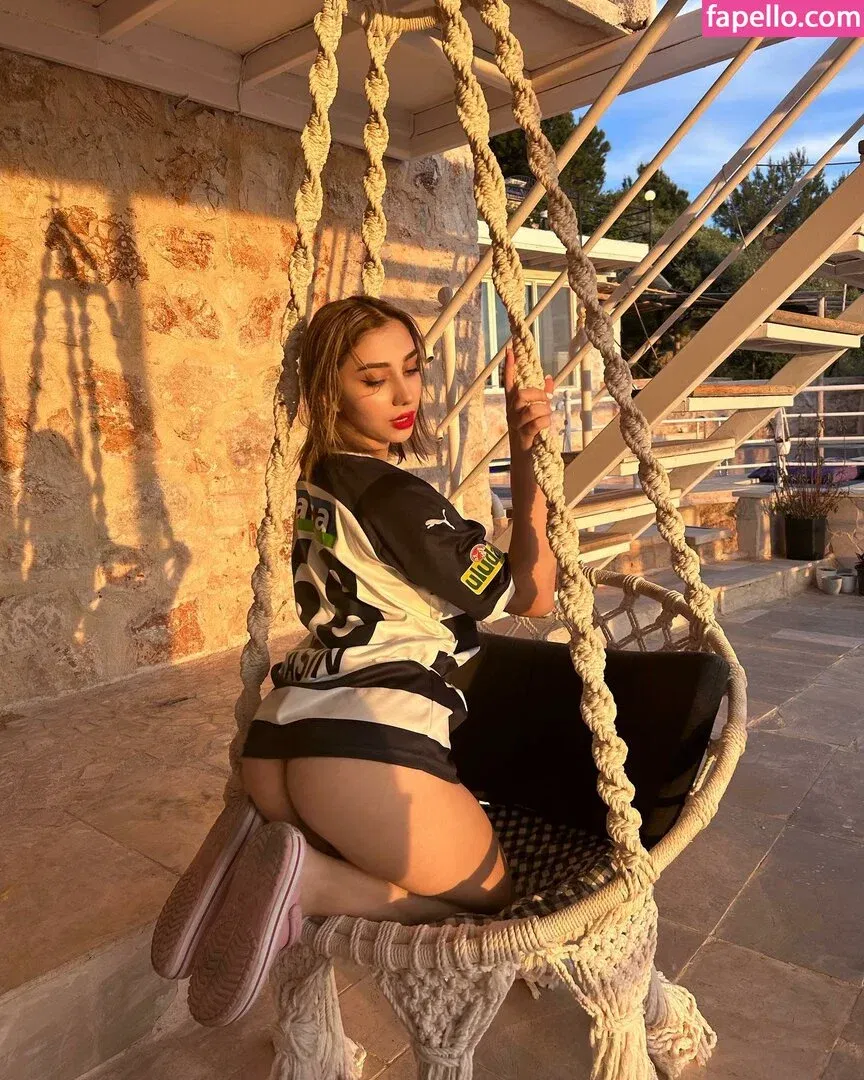 askonuzelanur Onlyfans Photo Gallery 