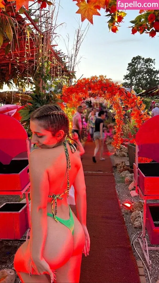 askonuzelanur Onlyfans Photo Gallery 