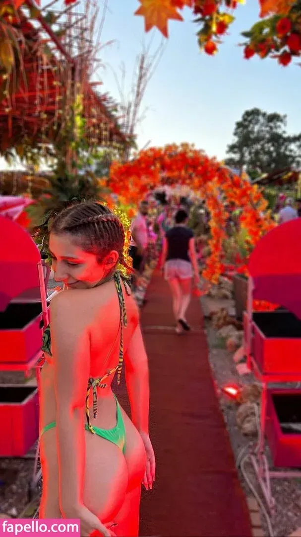 askonuzelanur Onlyfans Photo Gallery 