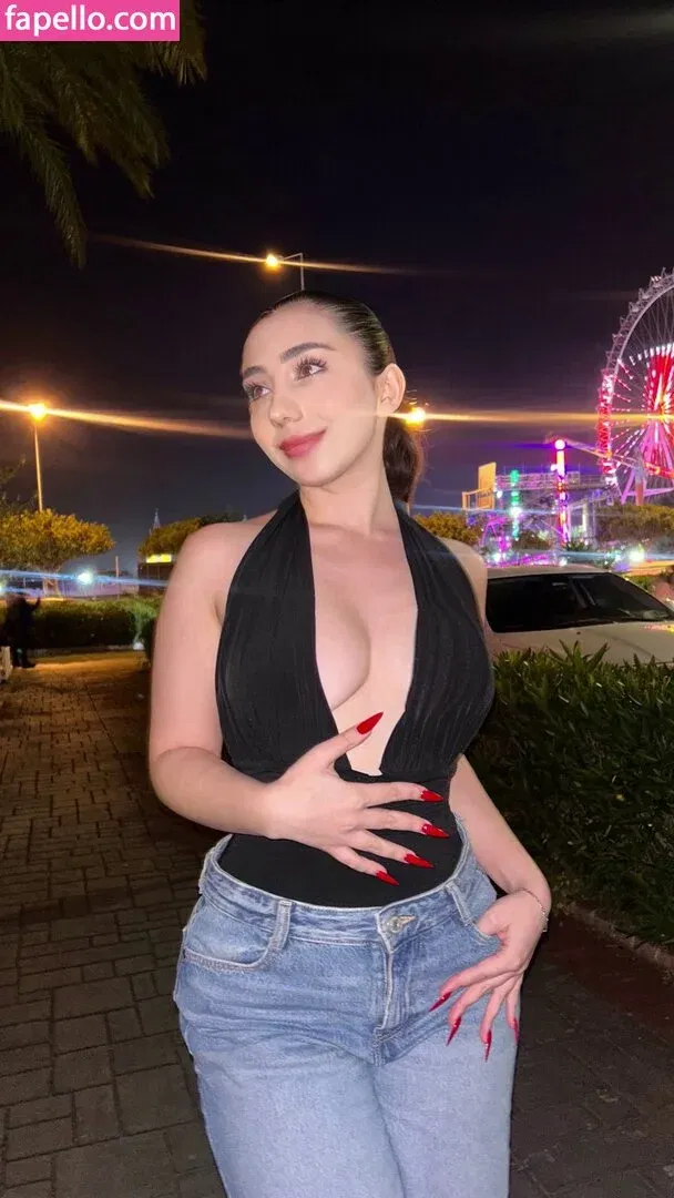 askonuzelanur Onlyfans Photo Gallery 