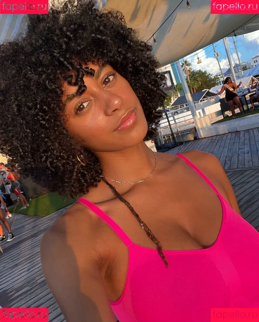 Briana Smith Onlyfans Photo Gallery 