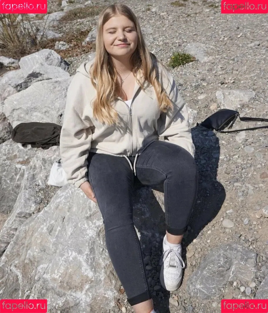Aline Zwahlen Onlyfans Photo Gallery 
