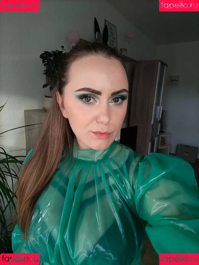 madame.alaska.official Onlyfans Photo Gallery 