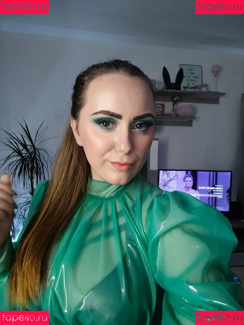 madame.alaska.official Onlyfans Photo Gallery 