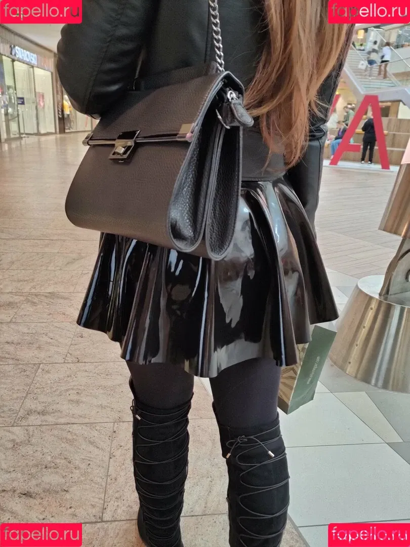 madame.alaska.official Onlyfans Photo Gallery 