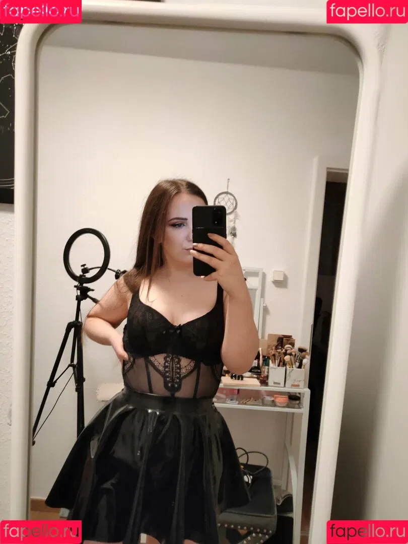 madame.alaska.official Onlyfans Photo Gallery 