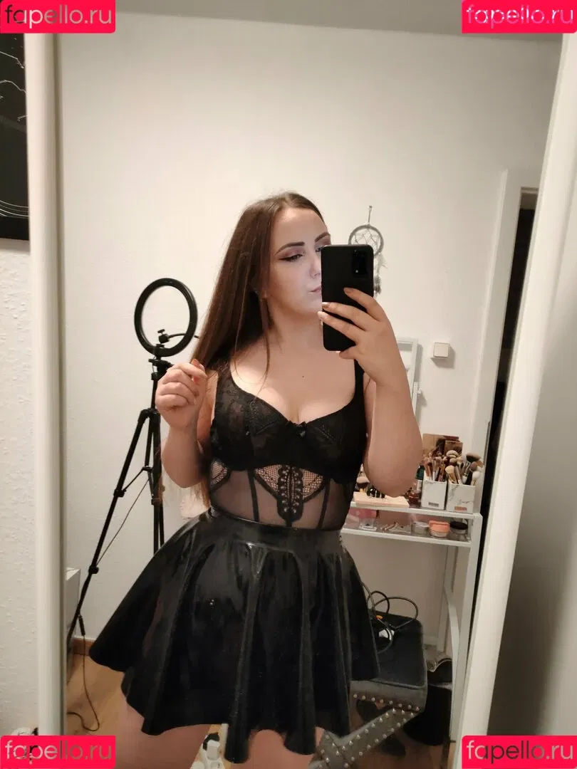 madame.alaska.official Onlyfans Photo Gallery 