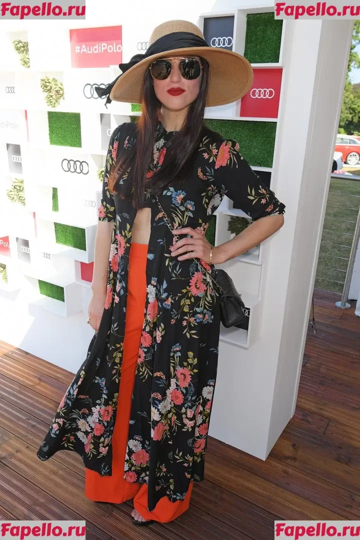 Katie McGrath Onlyfans Photo Gallery 