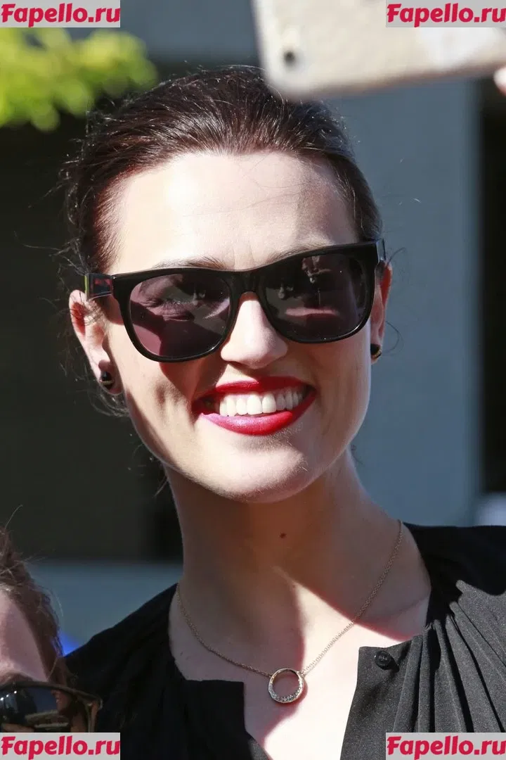 Katie McGrath Onlyfans Photo Gallery 