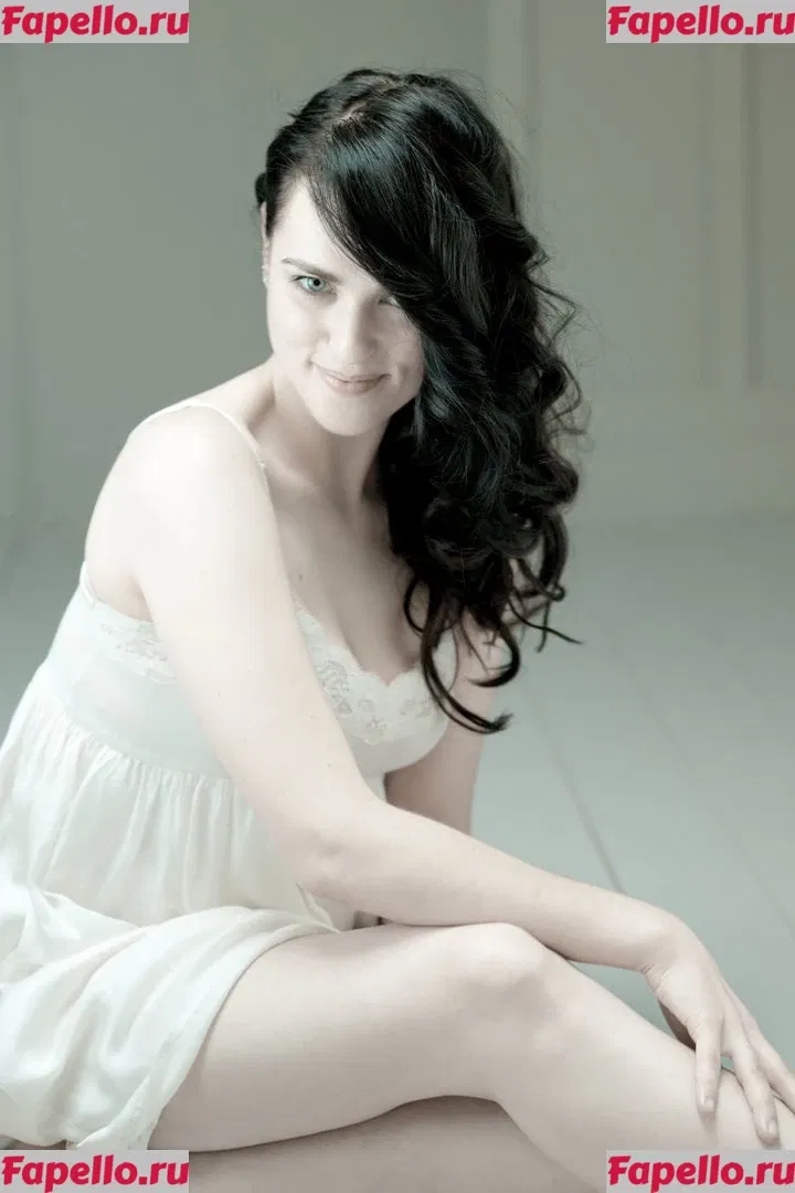Katie McGrath Onlyfans Photo Gallery 