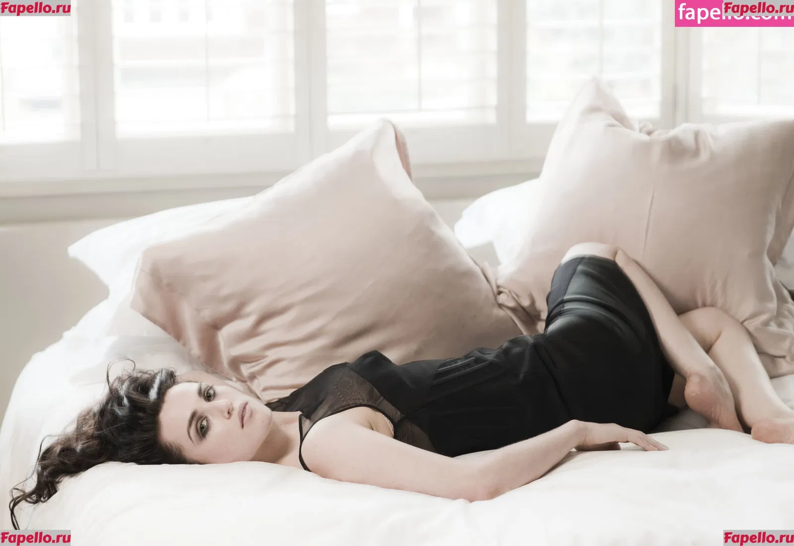 Katie McGrath Onlyfans Photo Gallery 