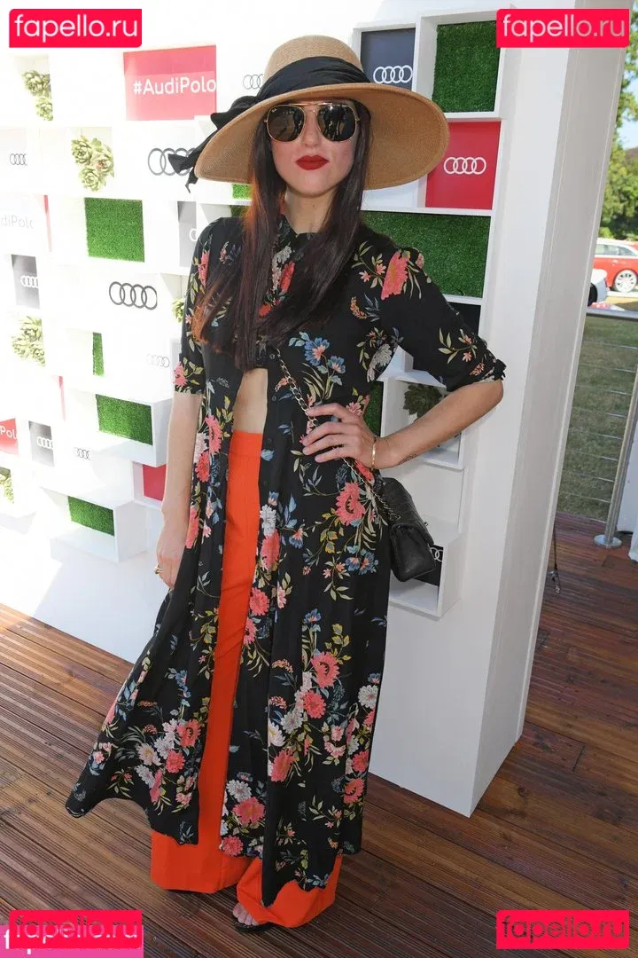 Katie McGrath Onlyfans Photo Gallery 