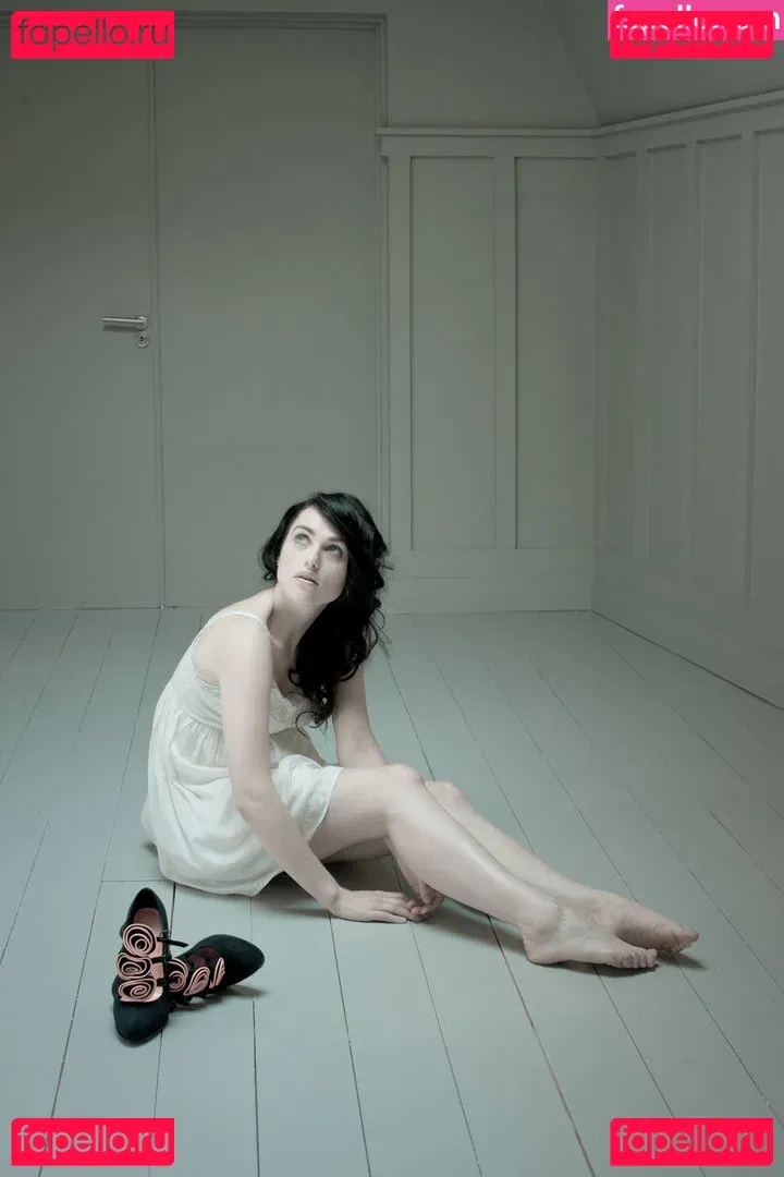 Katie McGrath Onlyfans Photo Gallery 