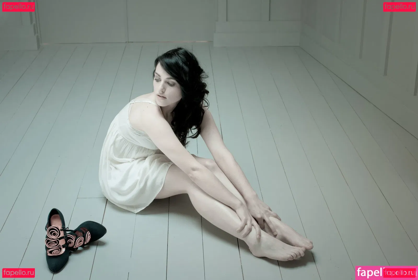 Katie McGrath Onlyfans Photo Gallery 