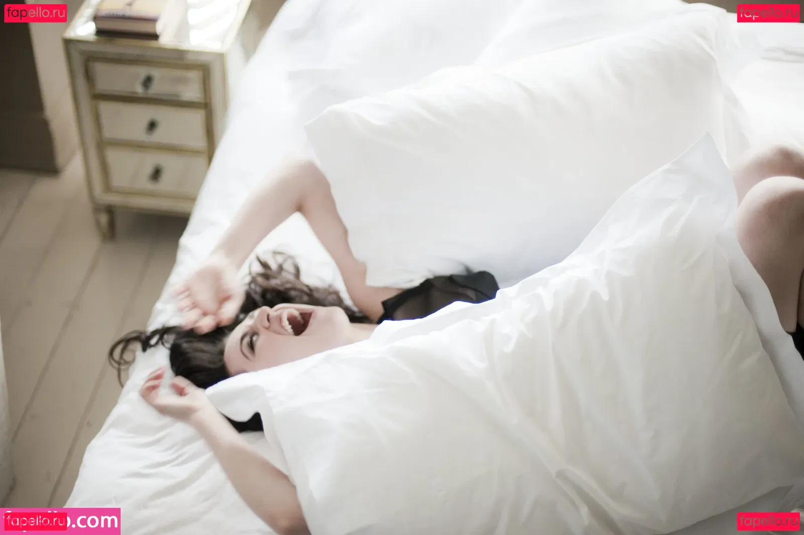 Katie McGrath Onlyfans Photo Gallery 