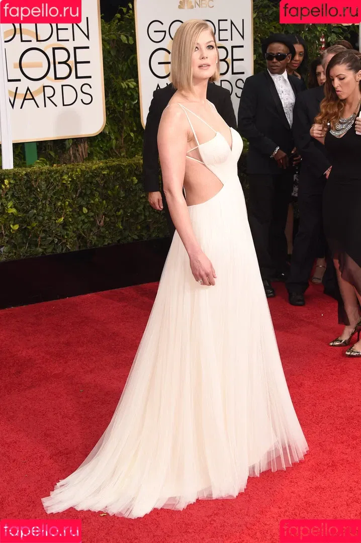 Rosamund Pike Onlyfans Photo Gallery 