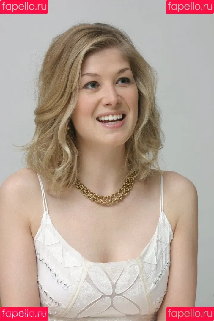 Rosamund Pike Onlyfans Photo Gallery 